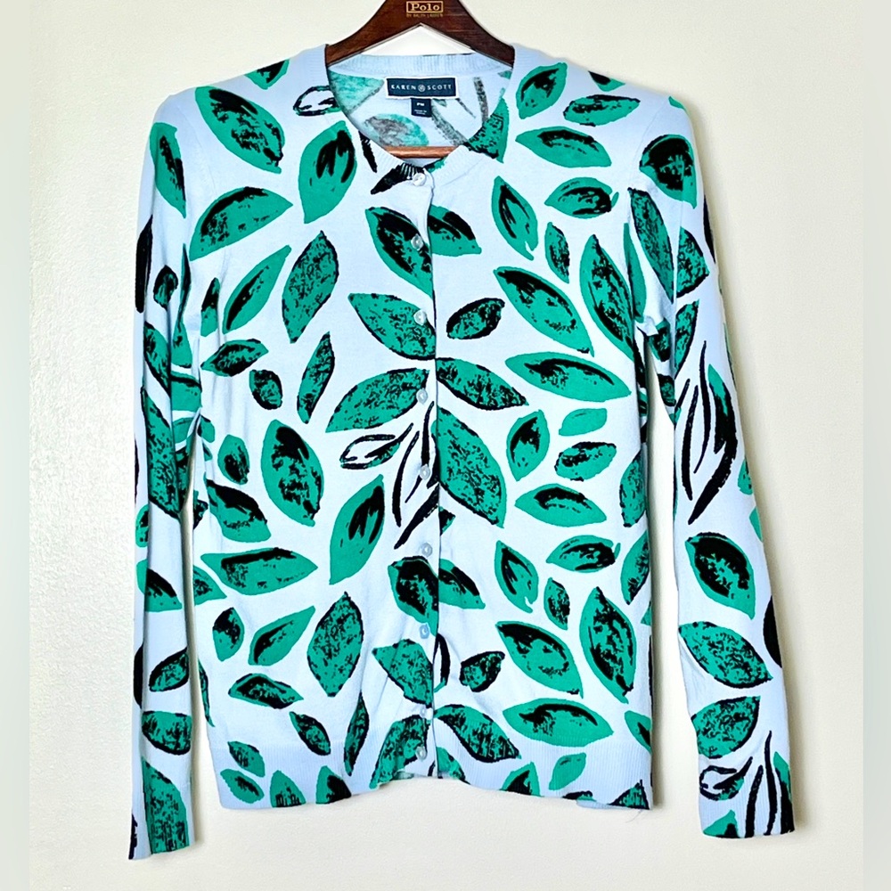 Karen Scott Cardigan Sweater Women’s Petite Medium Leaf Print Preppy Classic
